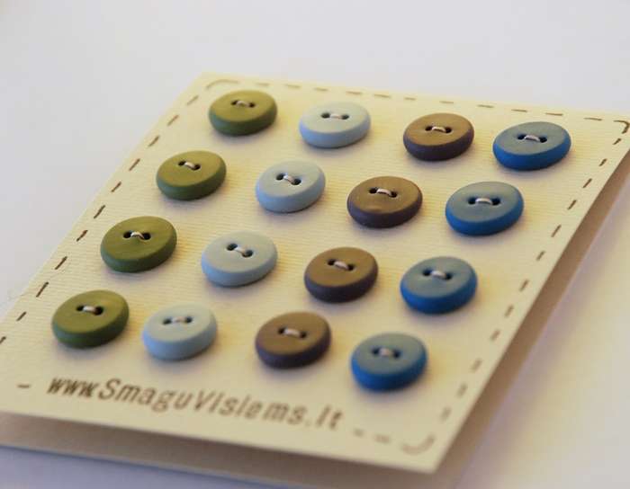 spalvotos rankų darbo sagos