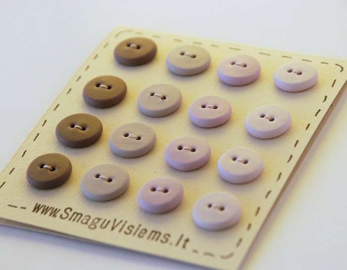 spalvotos rankų darbo sagos