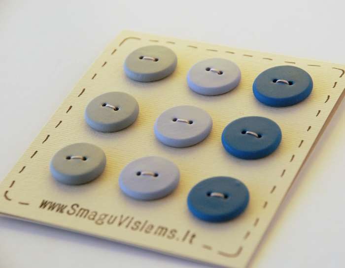 spalvotos rankų darbo sagos