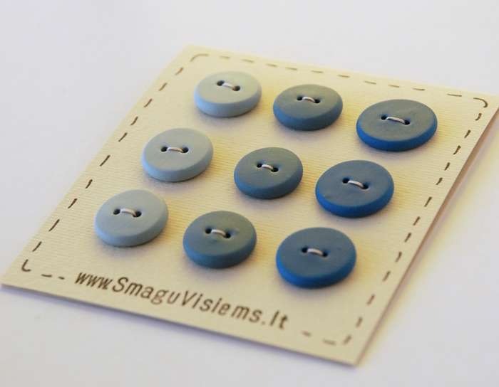 spalvotos rankų darbo sagos