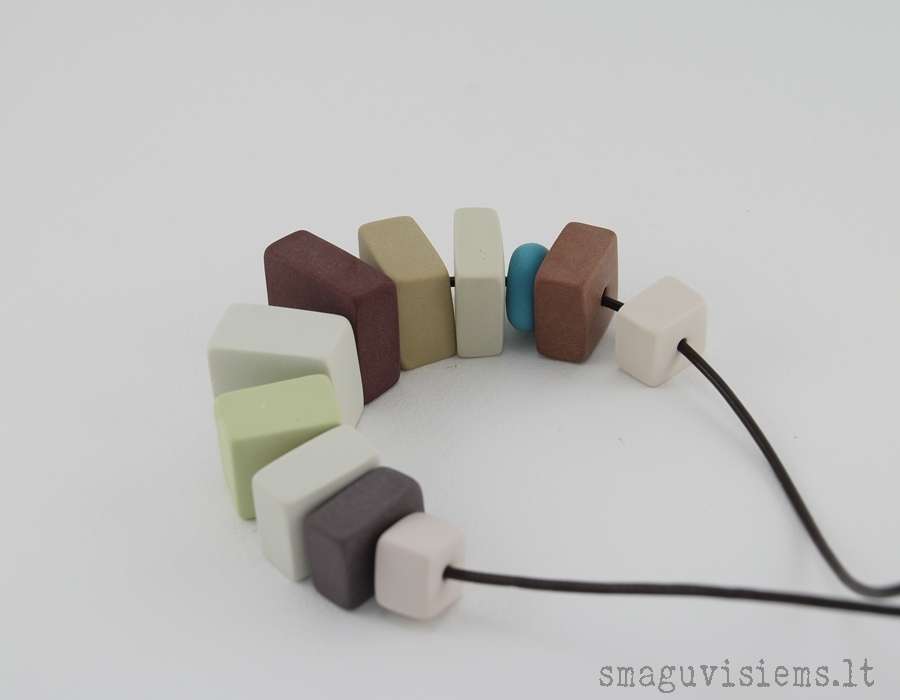 papuošalų serija "Be makiažo. Tikras."