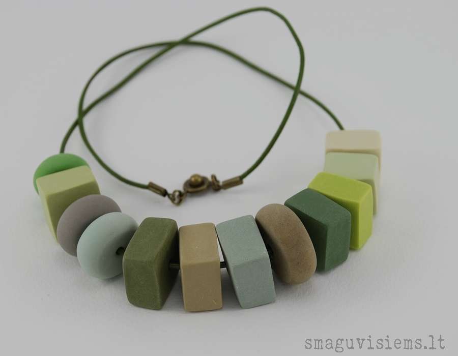 papuošalų serija "Be makiažo. Tikras."