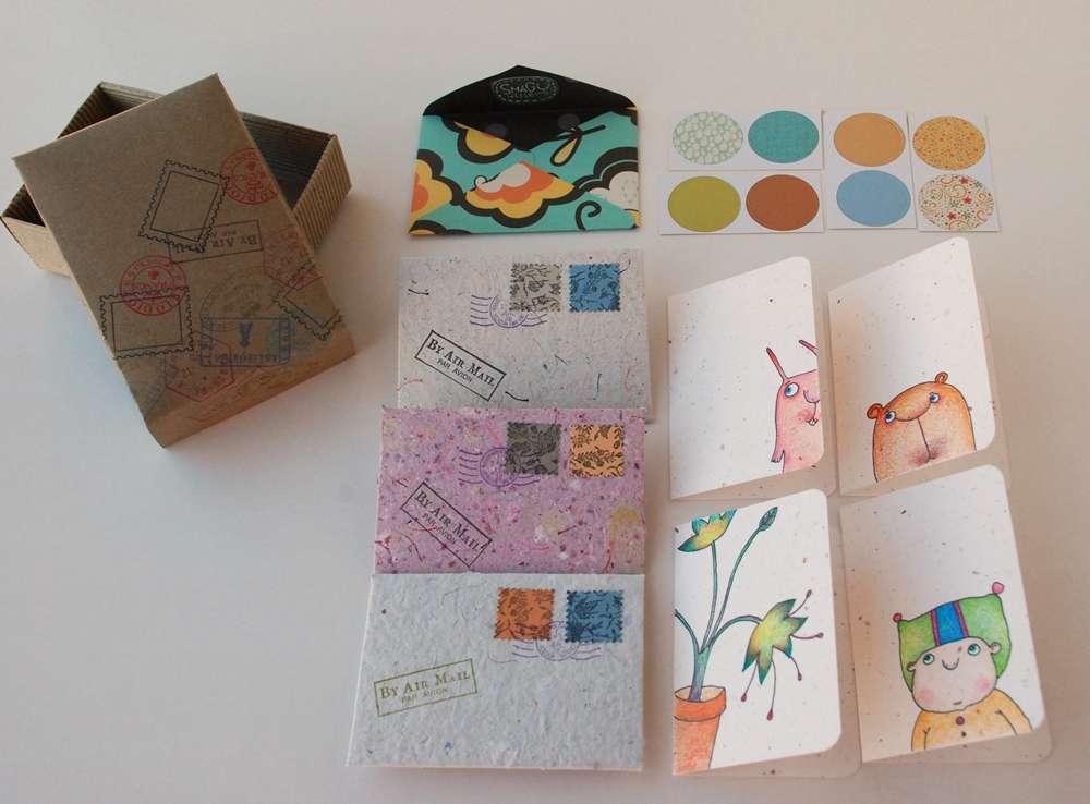 Vokų su atvirukais rinkinys džiugioms mintims pakuoti