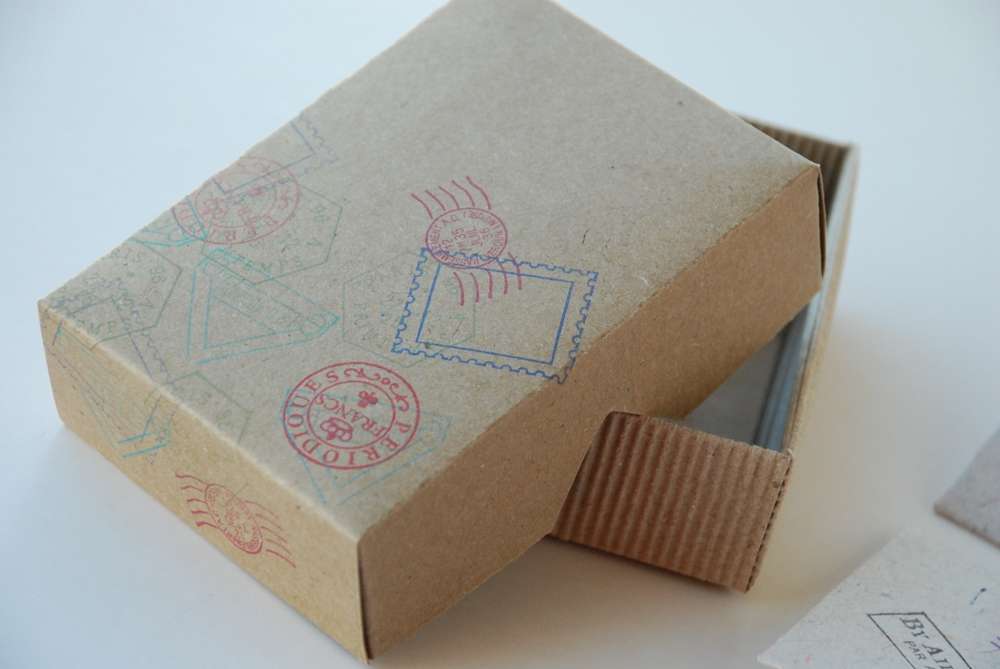 Vokų su atvirukais rinkinys džiugioms mintims pakuoti