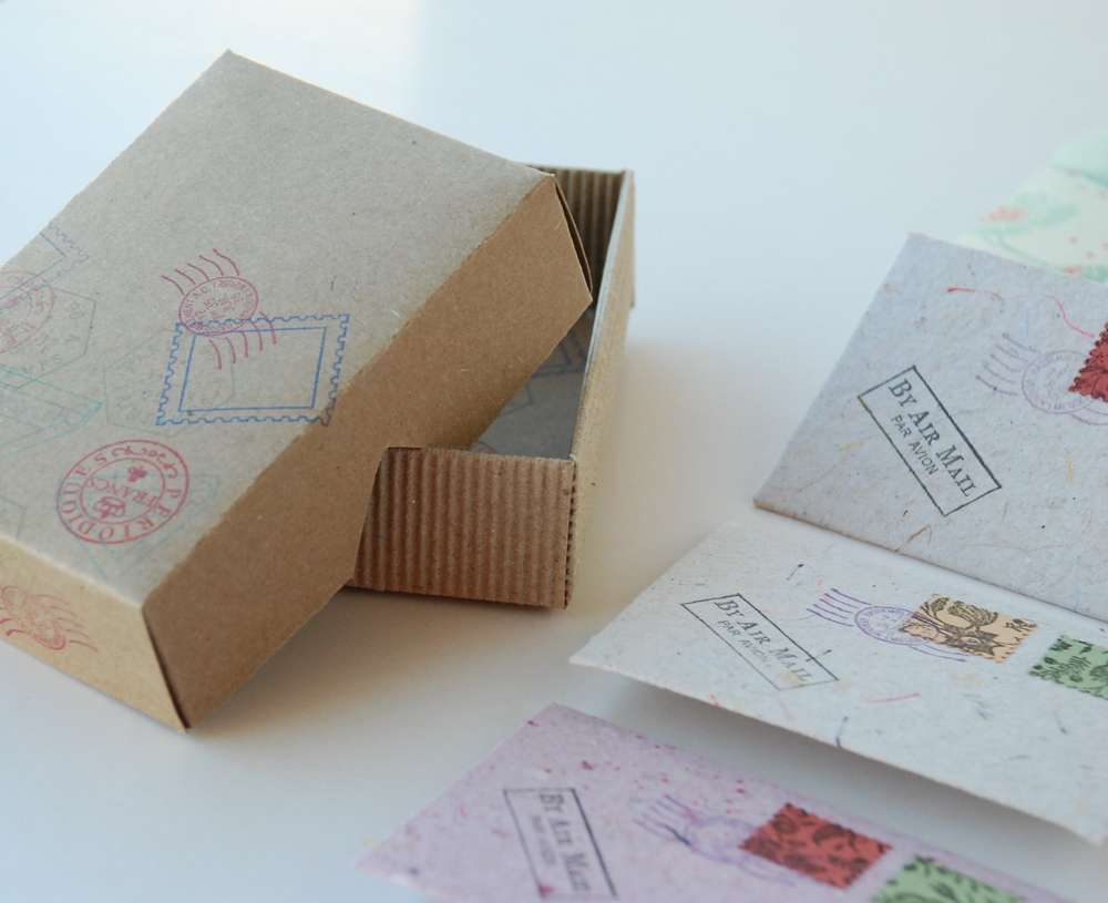 Vokų su atvirukais rinkinys džiugioms mintims pakuoti