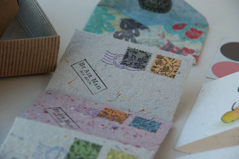 Vokų su atvirukais rinkinys džiugioms mintims pakuoti