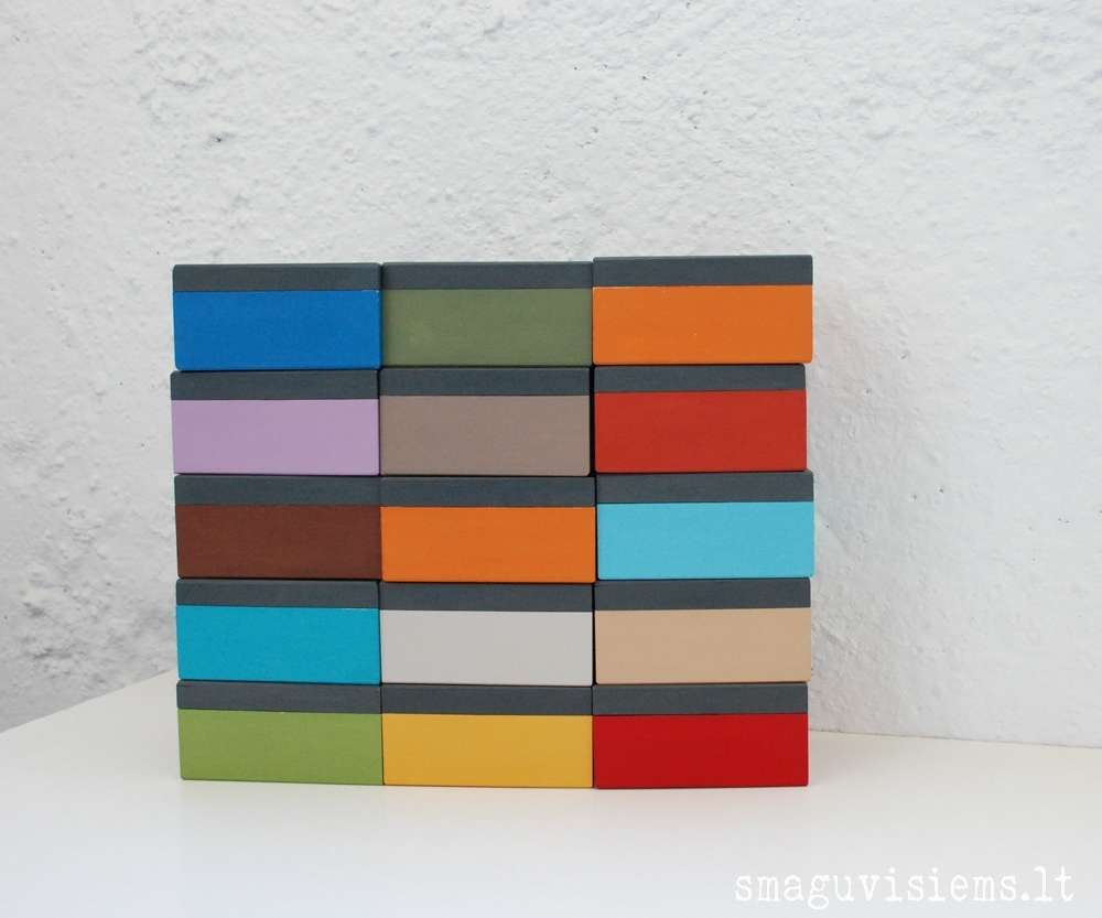 spalvotos medinės dėžutės, išpieštais dangteliais