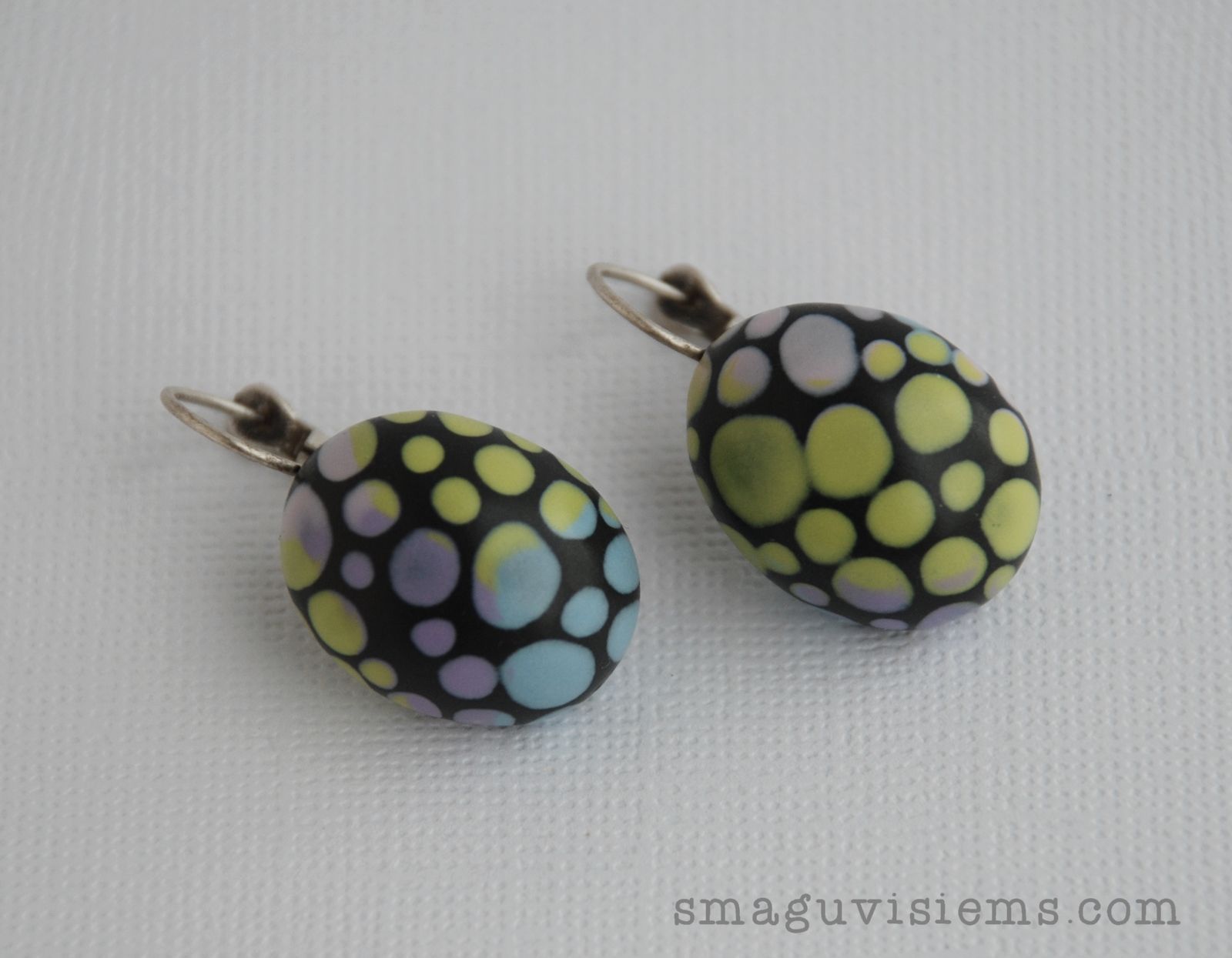 Raštuoti rankų darbo polimerinio molio auskarai