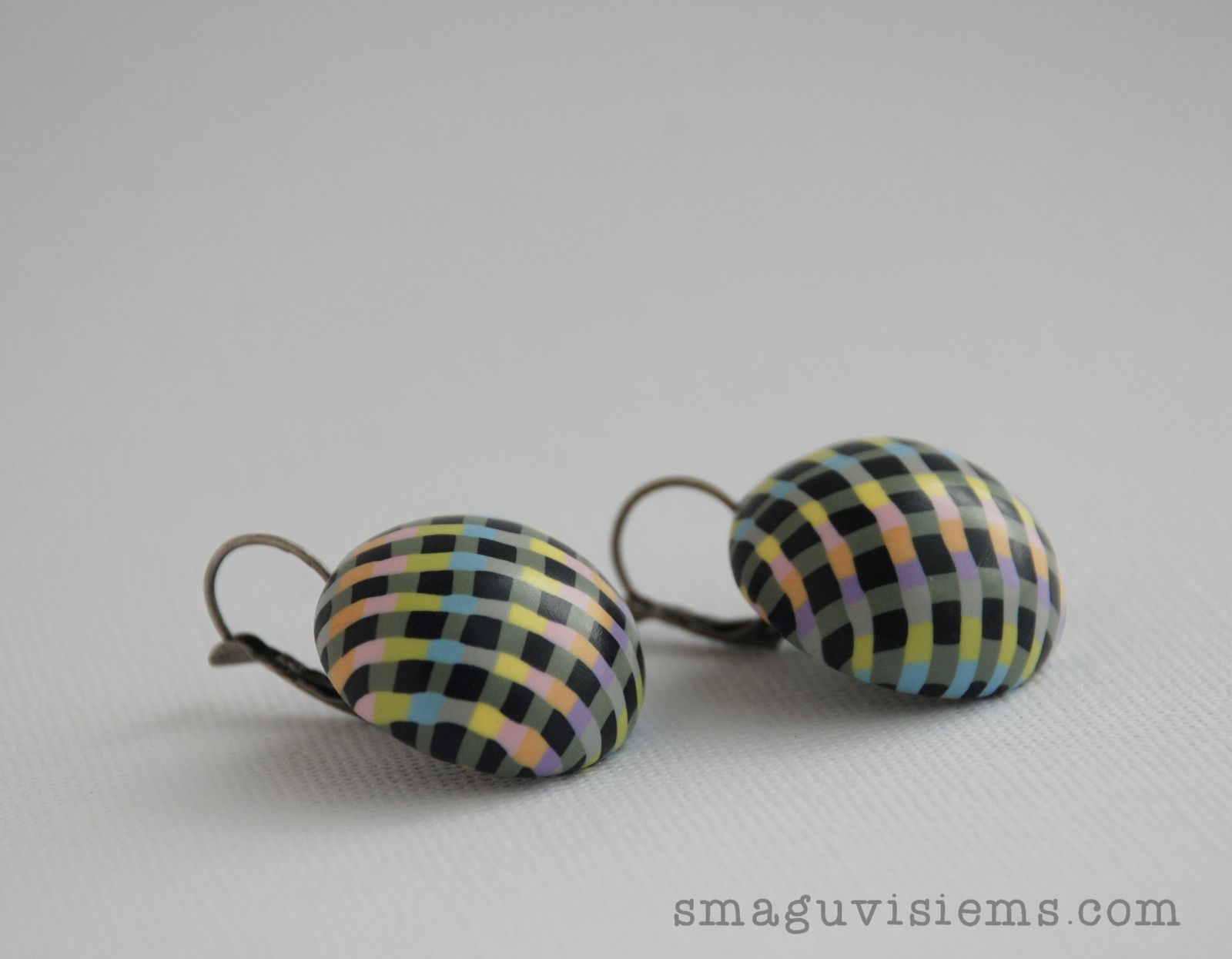 Raštuoti rankų darbo polimerinio molio auskarai