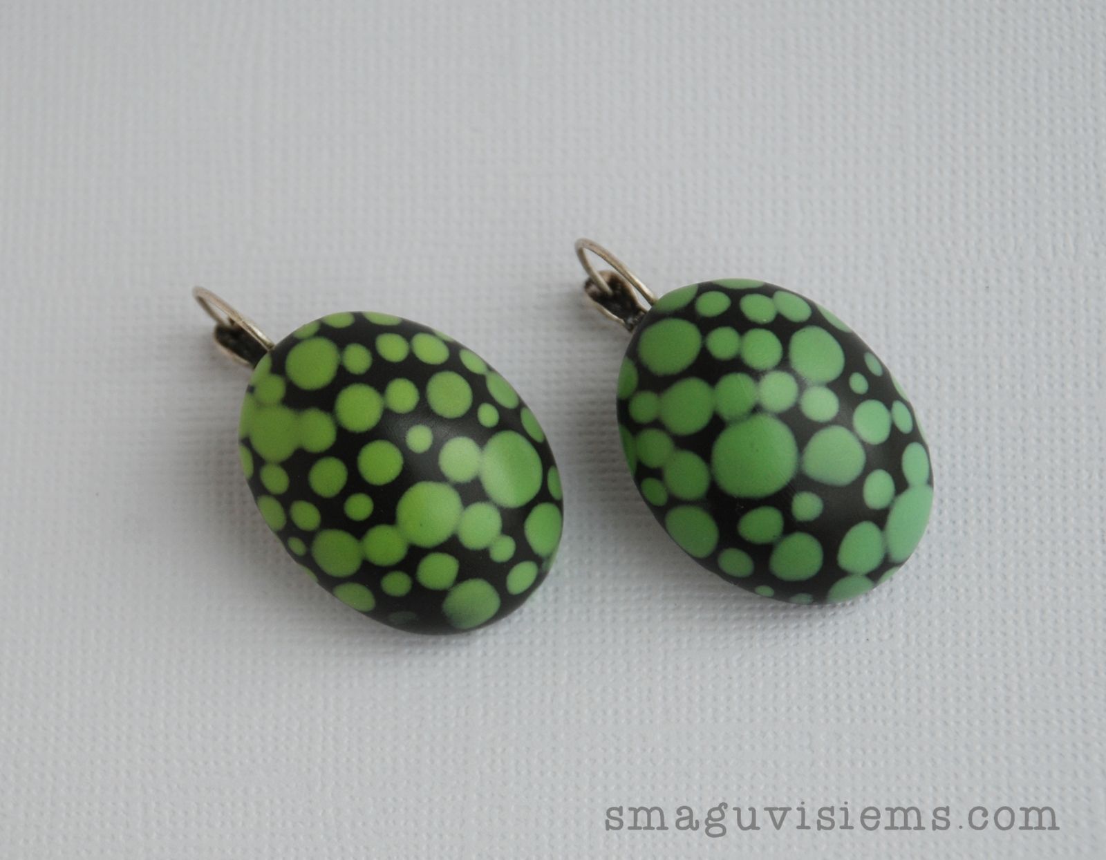 Raštuoti rankų darbo polimerinio molio auskarai