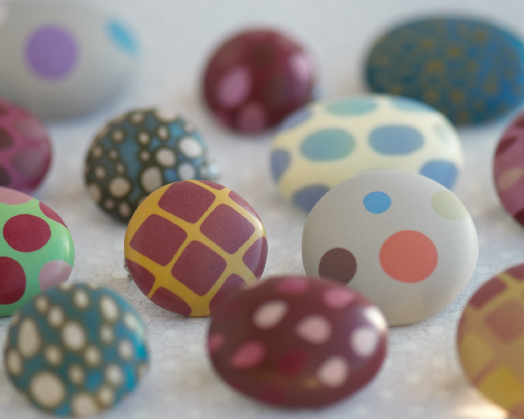 rankų darbo polimerinio molio sagė su ornamentu