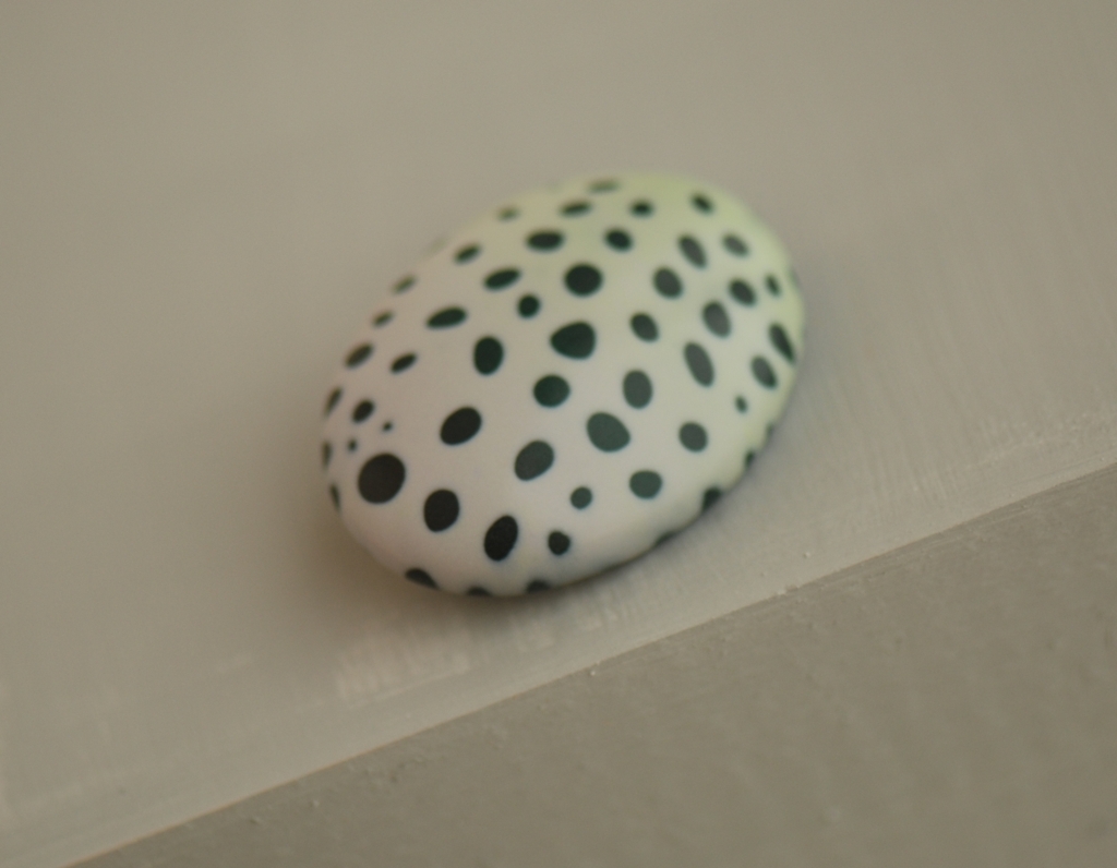 spalvota rankų darbo segė