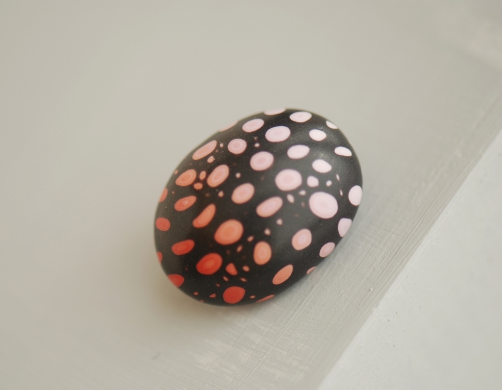 spalvota rankų darbo segė