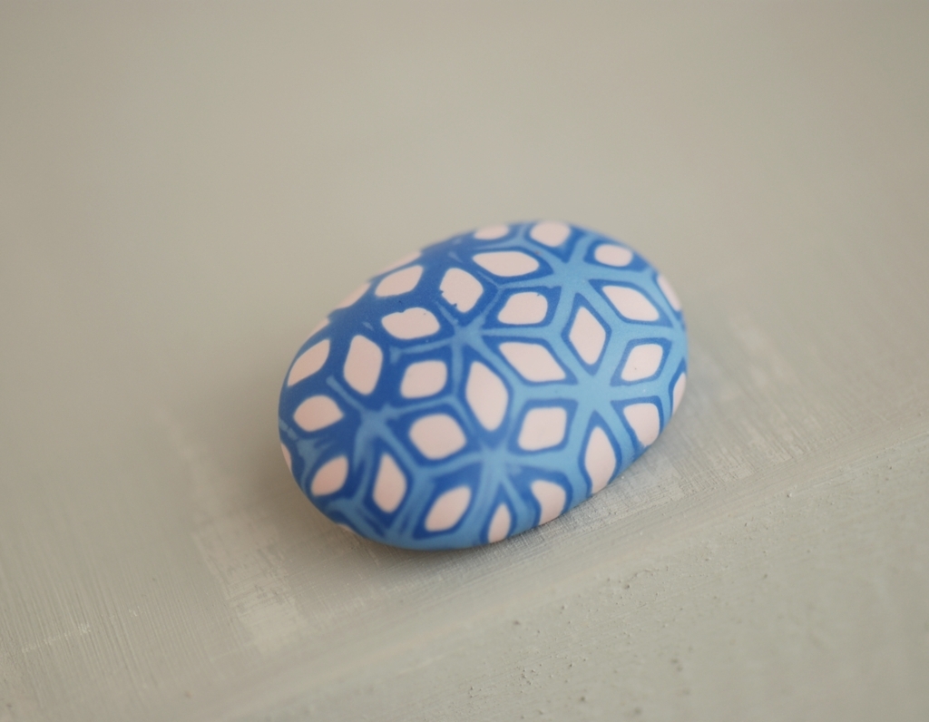 spalvota rankų darbo segė