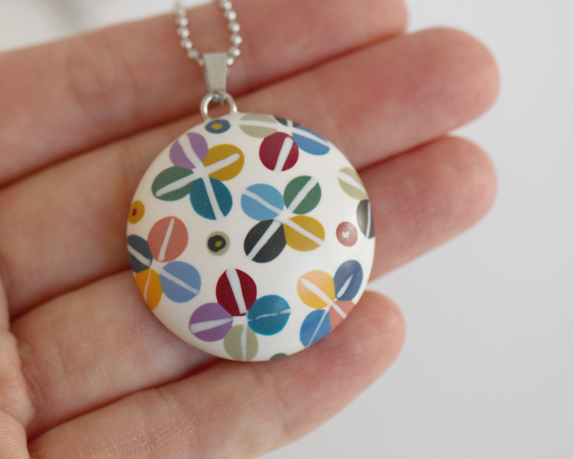 rankų darbo polimerinio molio pakabukas