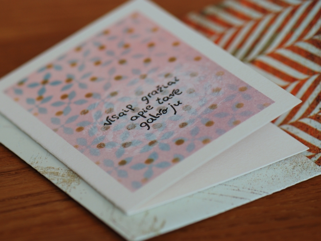 rankų darbo atvirukai su vokeliais