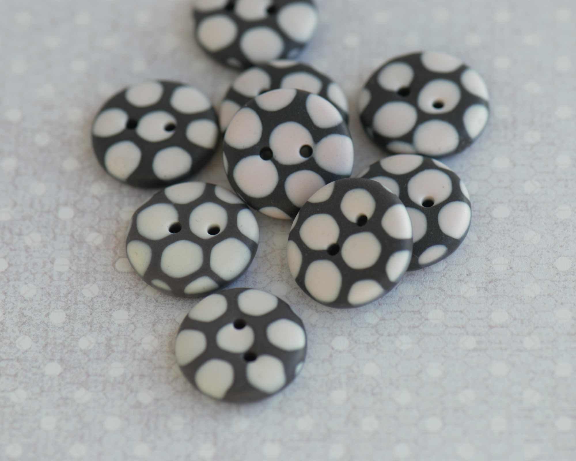 rankų darbo margos sagos iš polimerinio molio