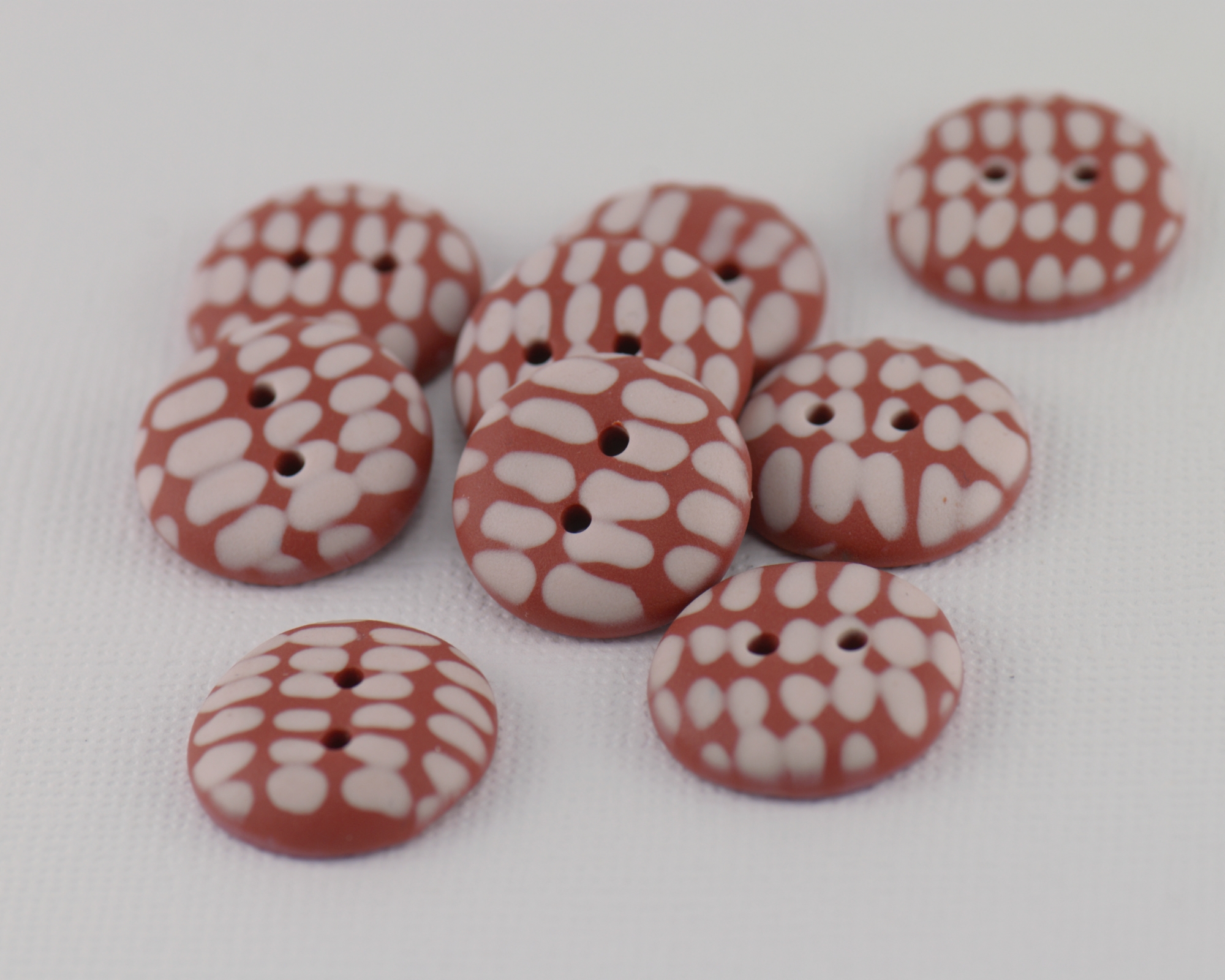 rankų darbo margos sagos iš polimerinio molio