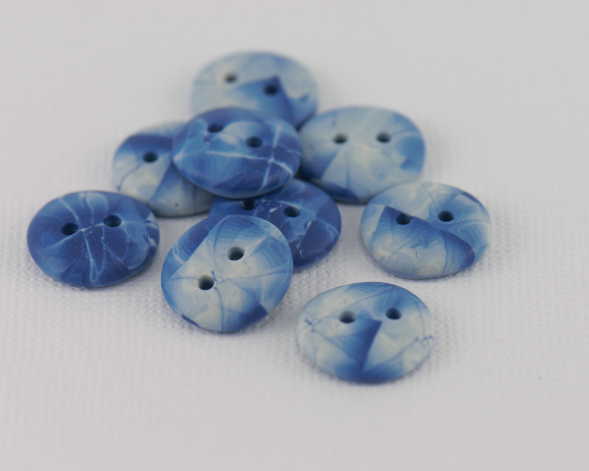 rankų darbo margos sagos iš polimerinio molio