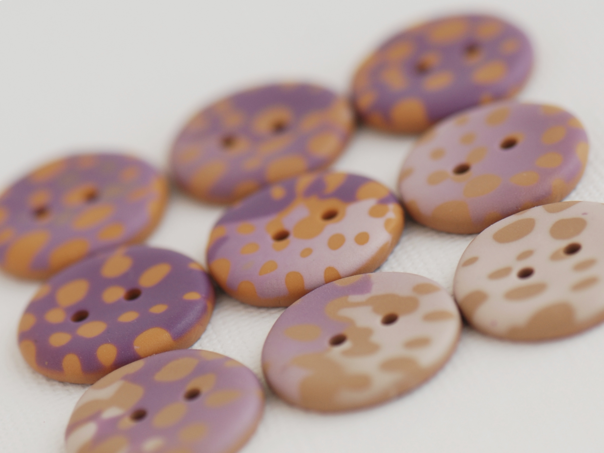 rankų darbo margos sagos iš polimerinio molio