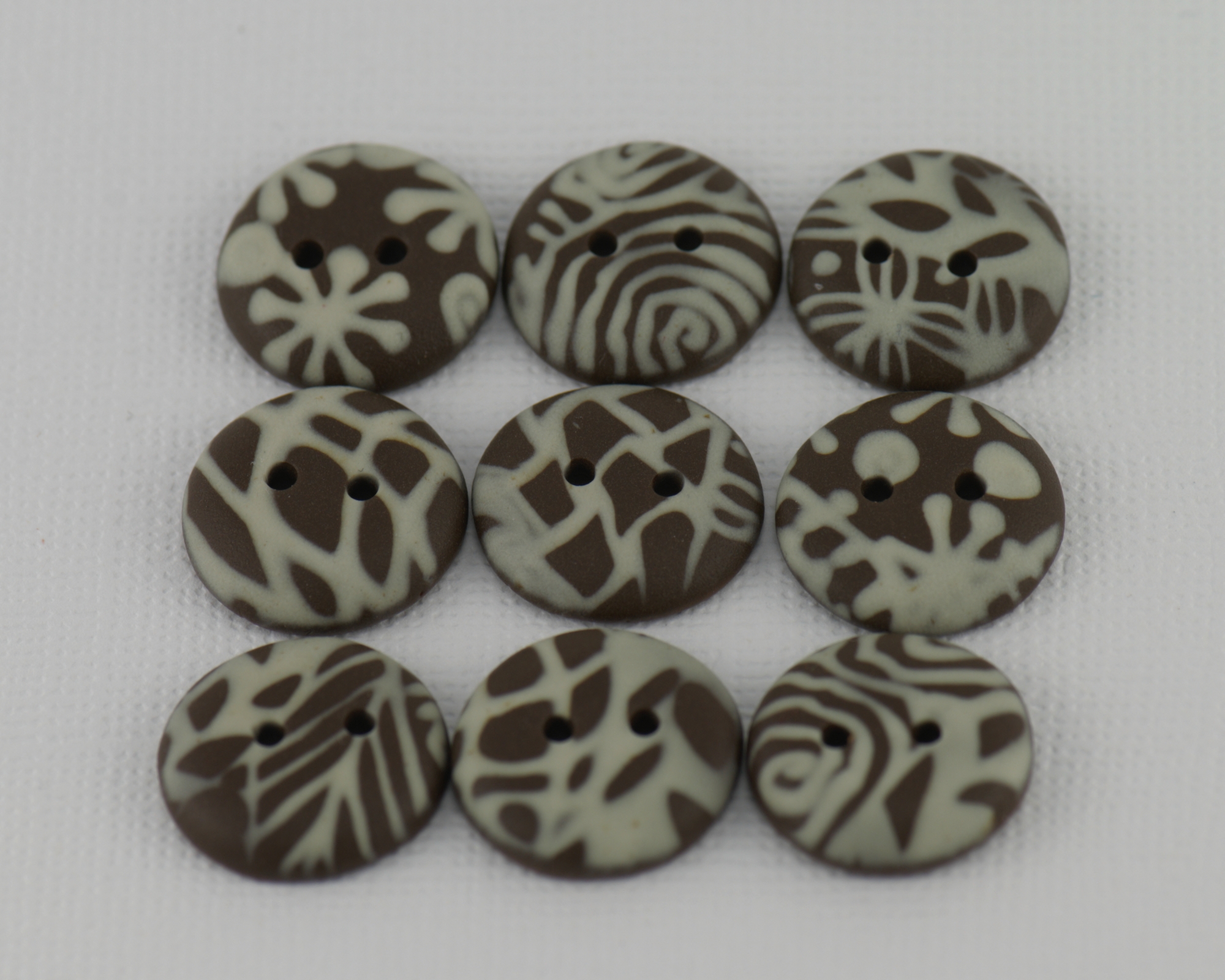 rankų darbo margos sagos iš polimerinio molio