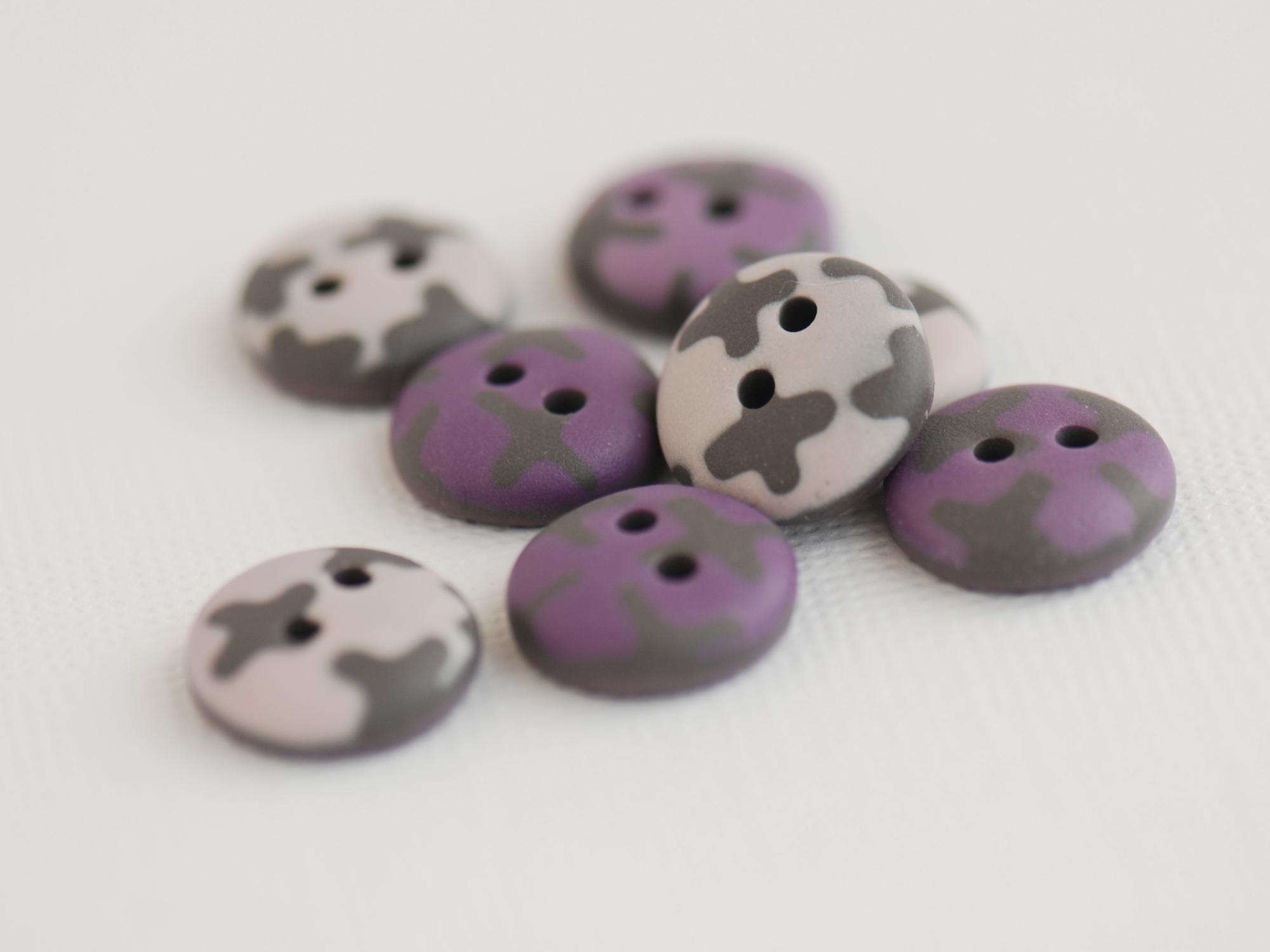 rankų darbo margos sagos iš polimerinio molio