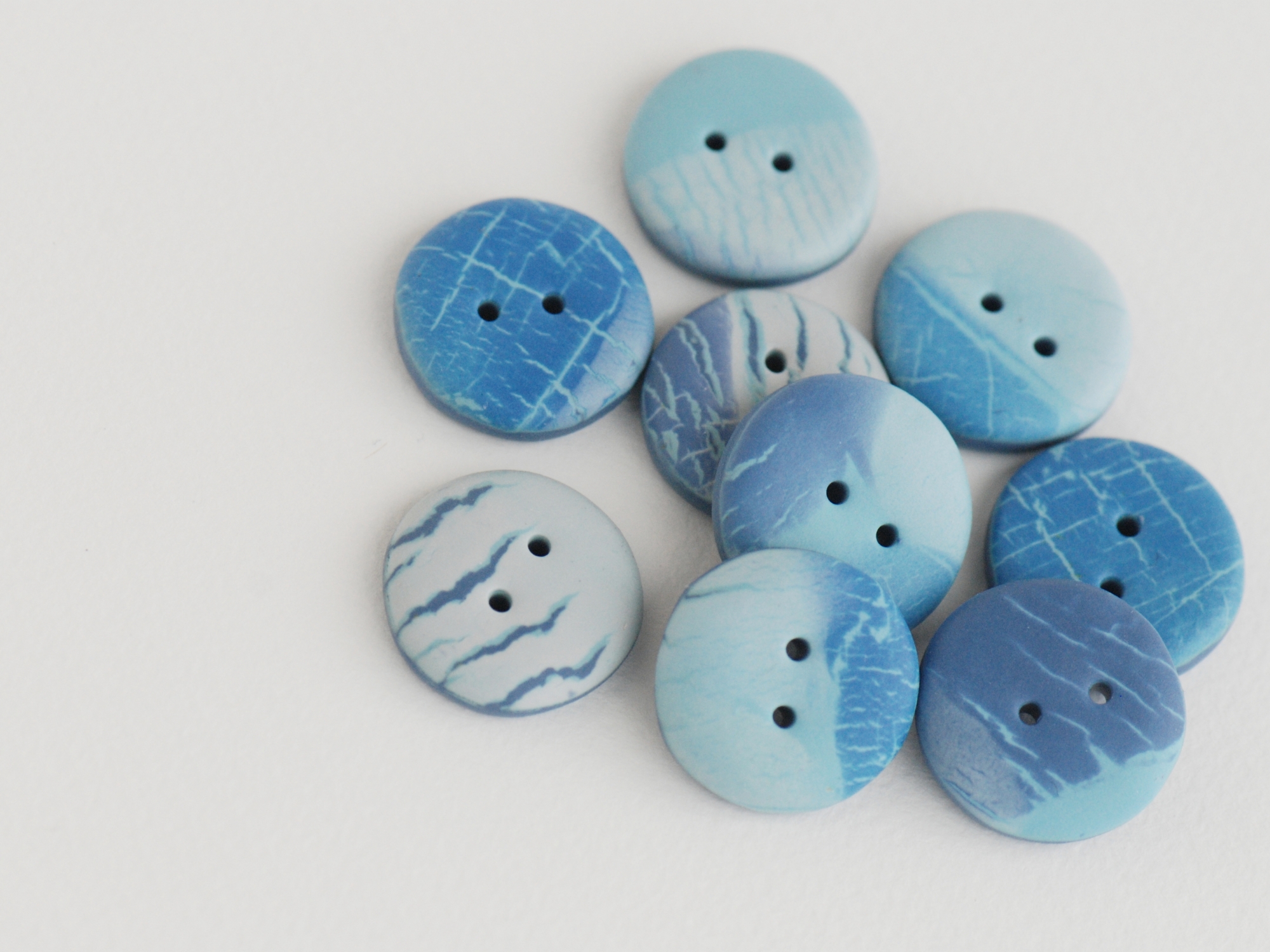 rankų darbo margos sagos iš polimerinio molio