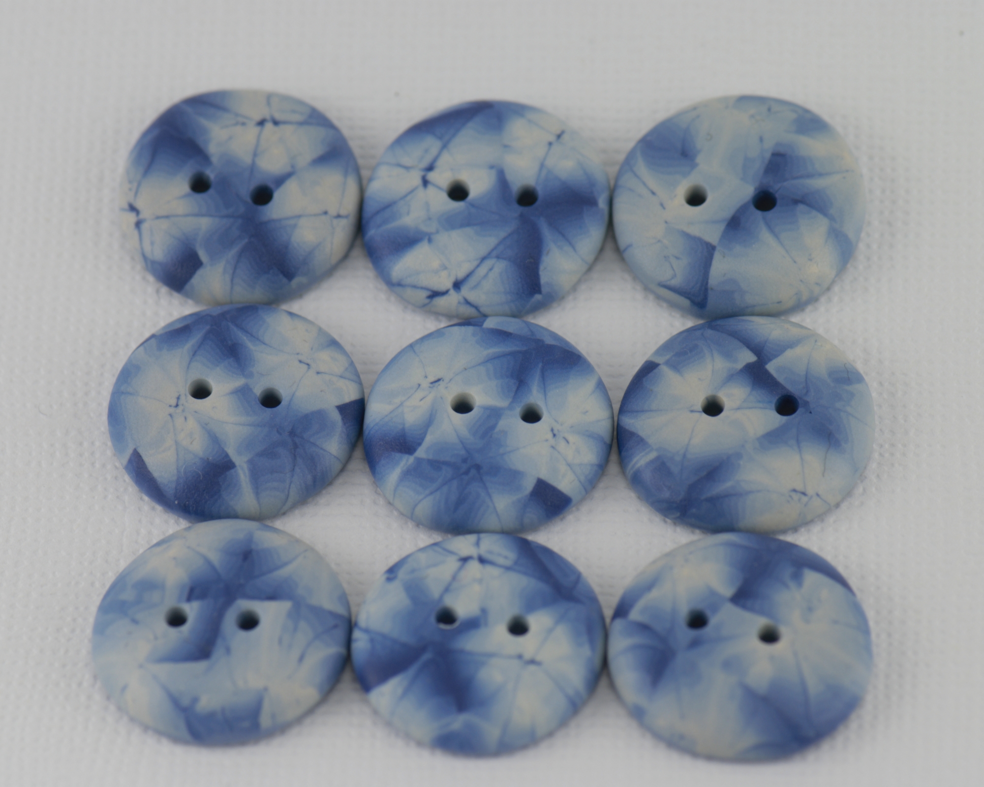 rankų darbo margos sagos iš polimerinio molio