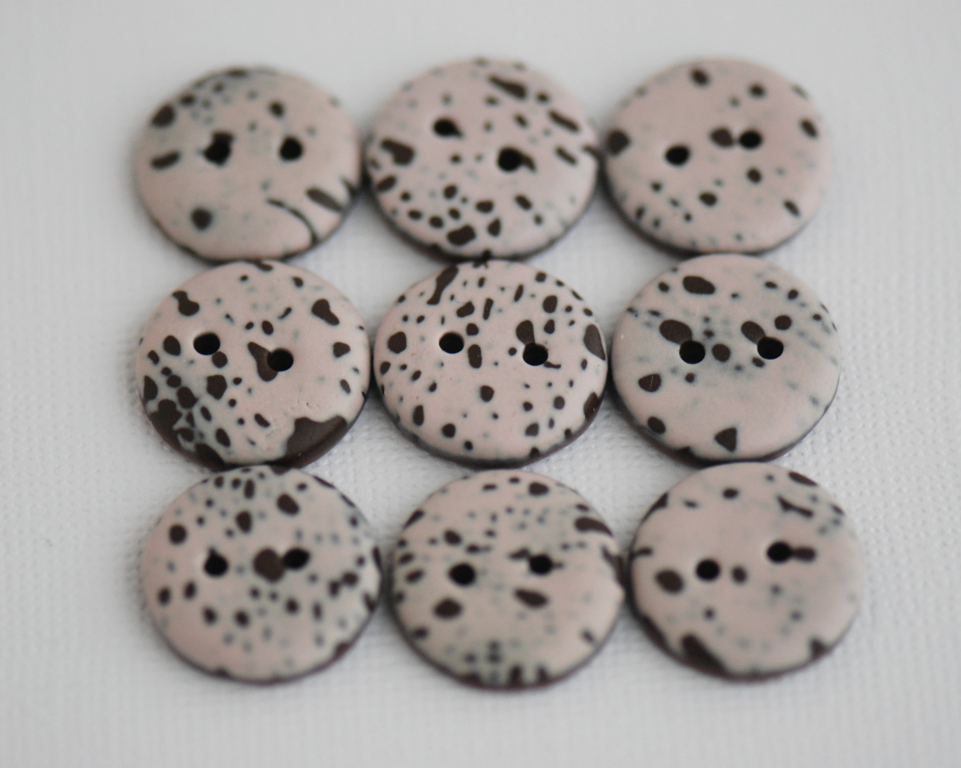 rankų darbo margos sagos iš polimerinio molio