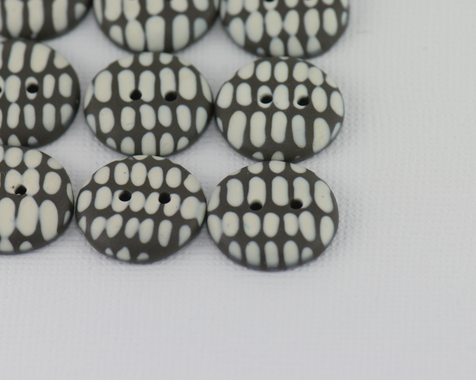 rankų darbo margos sagos iš polimerinio molio