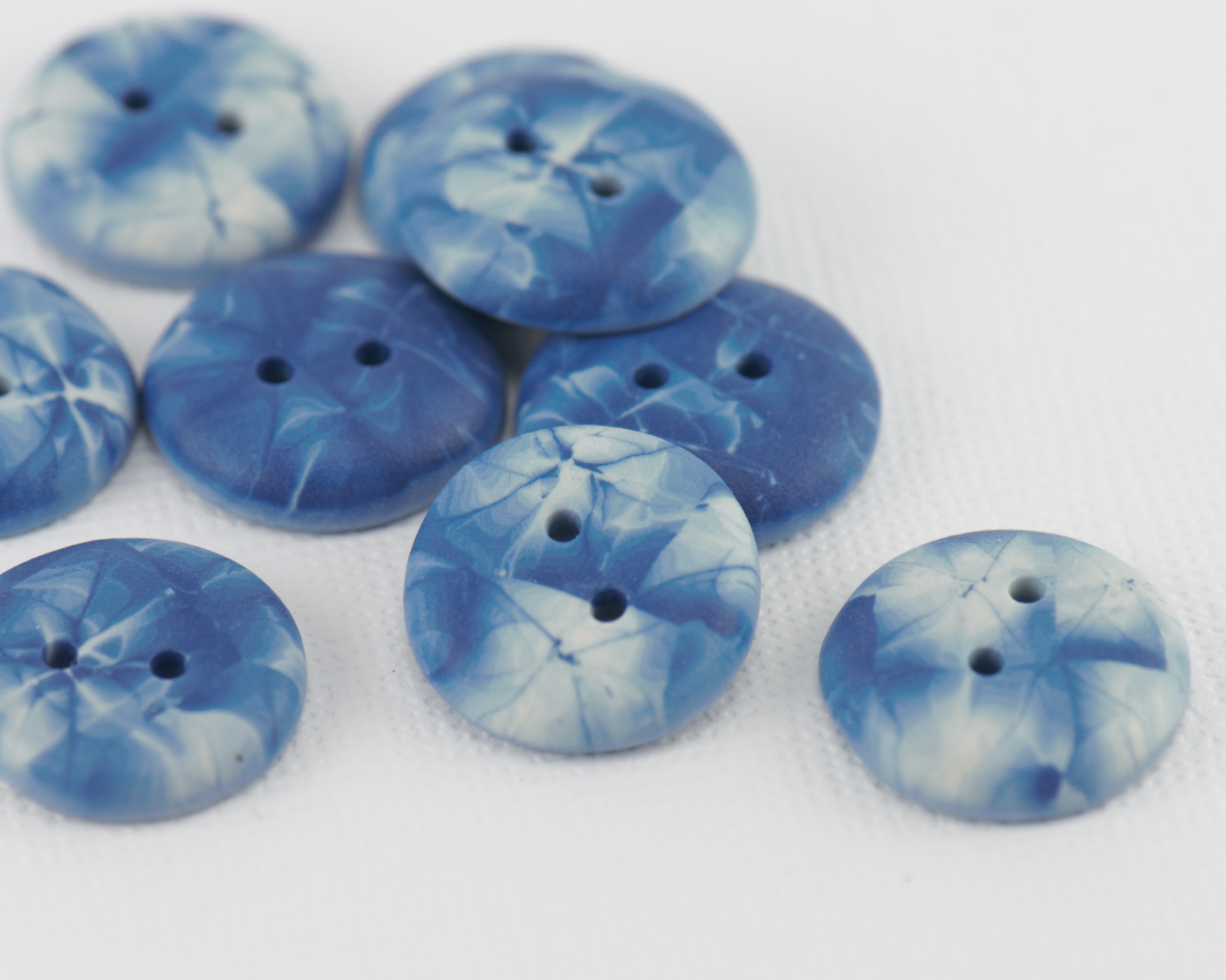 rankų darbo margos sagos iš polimerinio molio